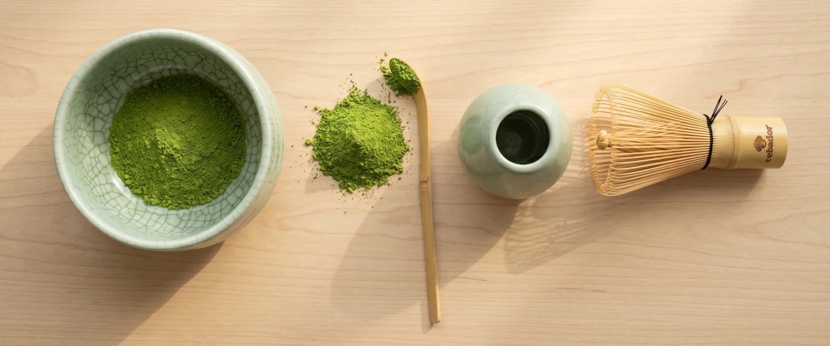 Accesorii pentru matcha – matchawan, chasen, chashaku și pudră de matcha