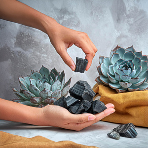 Turmalină neagră (piatră brută) 1 buc.